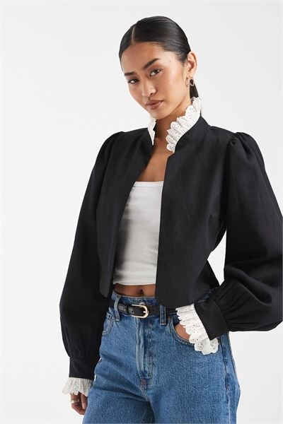 Викторианская куртка с контрастной вышивкой и оборками артикул 151704065