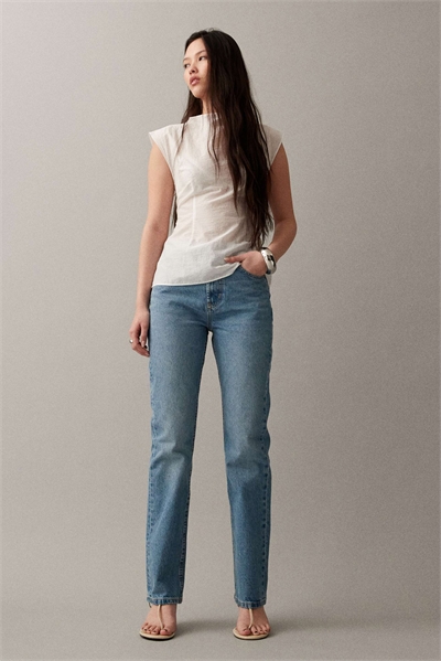 Коллекция Circular Design: прямые джинсы в стиле 90-х с винтажной оттенок артикул 153820038