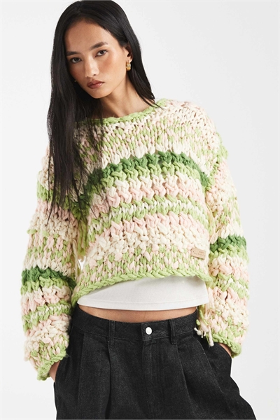 Свитер Pixie из шерсти, связанный вручную крупной вязкой, с бахромой на рукавах и укороченной длиной артикул 153817012