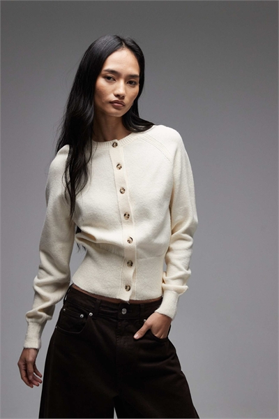 Пушистый вязаный кардиган с зауженной талией артикул 154293822