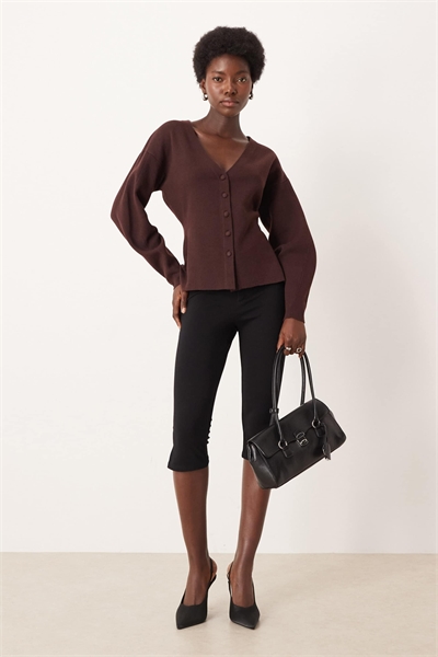 Приталенный вязаный кардиган артикул 151091445