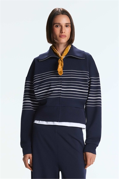 Мягкая на ощупь полосатая куртка в морском стиле с модалом, темно-синего цвета артикул 156037948