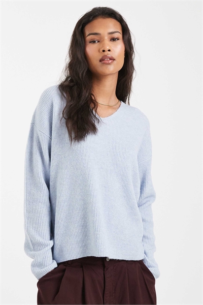 Свободный свитер с V-образным вырезом артикул 152906713