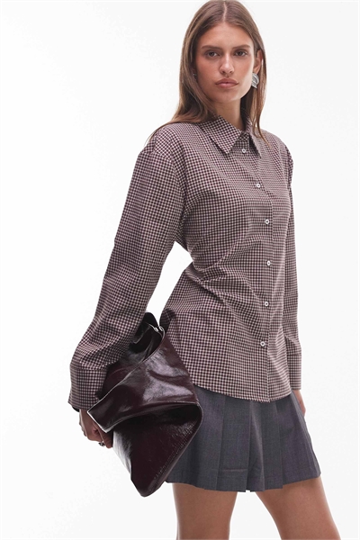 Рубашка с плечевыми накладками и завязками сзади артикул 150597035