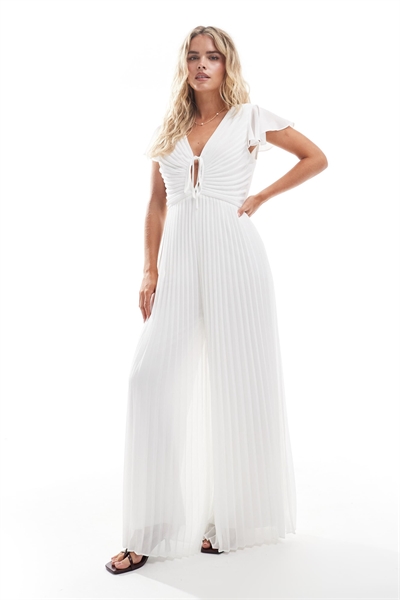 Комбинезон с широкими брючинами и плиссировкой, с вырезом в виде «ключицы», кремового цвета артикул 147440599