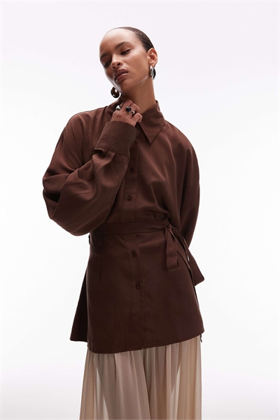 Рубашка из лиоцелла с открытой спиной и затягивающейся талией артикул 151188089