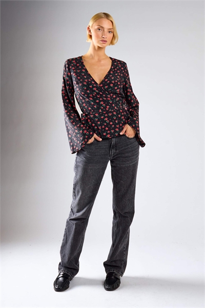 Топ с запахом, украшенный черно-красными розами артикул 156070941