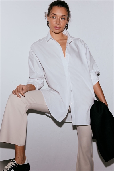 Белая рубашка оксфордского покроя артикул 156518796