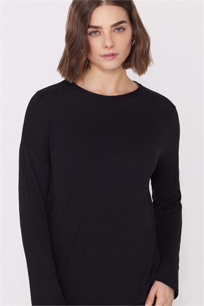 Оверсайз-топ из вискозы с длинными рукавами черного цвета артикул 156299203