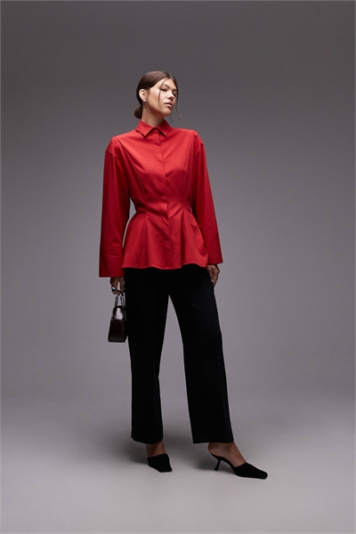 Рубашка с зауженными плечами и застежкой на пуговицах артикул 151218193