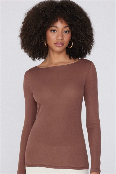 Легкий топ с лодочным вырезом карамельного цвета артикул 156186019