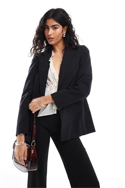 Блейзер базового фасона свободного кроя черного цвета артикул 136117736