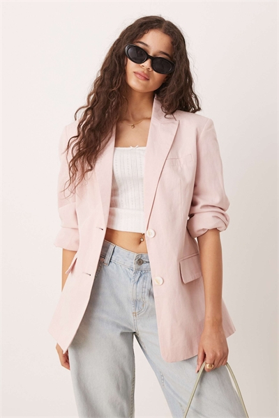 Блейзер из льна с вытачками на бедрах артикул 145573768