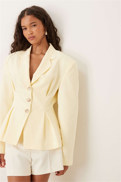 Блейзер из смешанного льна с затягивающейся талией, цвет «масляный» артикул 148582073