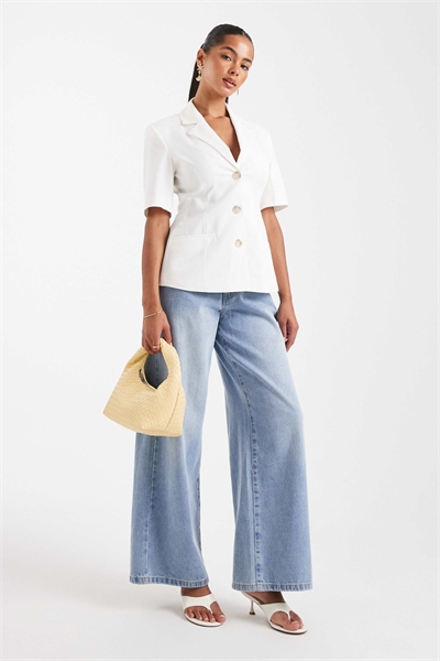 Белый блейзер с затягивающимся поясом и короткими рукавами артикул 149436581