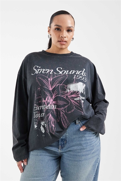 Футболка с длинным рукавом ASOS DESIGN Curve с принтом в виде звуков сирены, цвет «вымытый уголь» артикул 153366108