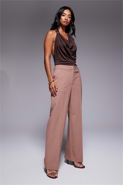 Узкие брюки прямого кроя с зауженным силуэтом артикул 147265289