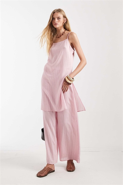 Комплект брюк с широкими брючинами из гофрированной ткани в розовую полоску артикул 154034936