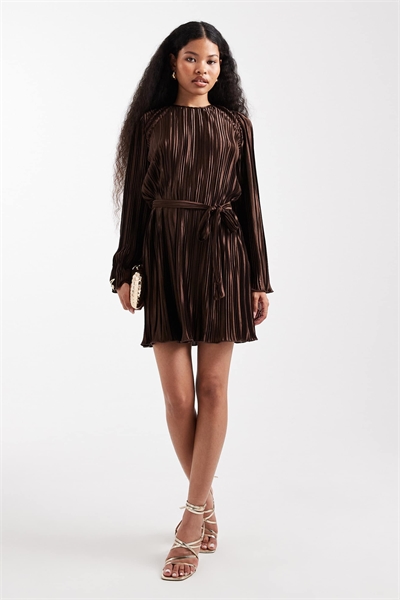 Мини-платье с плиссировкой и завязкой на талии артикул 150747214