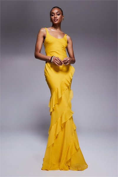 ASOS DESIGN — макси-платье для высоких девушек с круглым вырезом, юбкой с оборками и вырезом на спине, горчичного цвета артикул 149833827