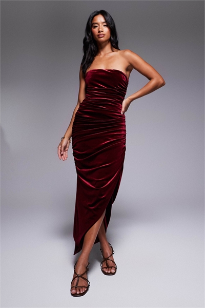 Платье-бандо с рюшами и асимметричным подолом артикул 151217900