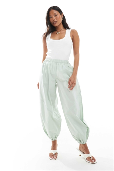 ASOS DESIGN: брюки-кюлоты из поплина с эффектом потертости и функциональными вставками, цвет «шалфей» артикул 143081001