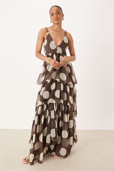 ASOS DESIGN: Макси-платье длинного кроя с глубоким вырезом и многослойным силуэтом, с открытой спиной артикул 145397779