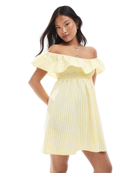 Мини-платье с сборками на лифе и оборками артикул 144536541