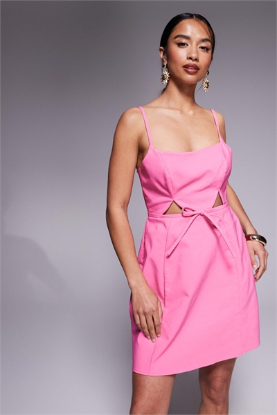 ASOS DESIGN Мини-платье petite с вырезами и бантиком артикул 143302340