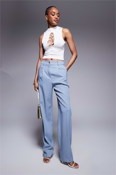 Брюки классического кроя с широкими брючинами и золотыми пуговицами артикул 143706351