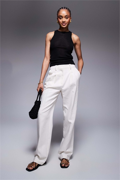 Высокие брюки классического кроя с прямыми брючинами и складками артикул 142431172