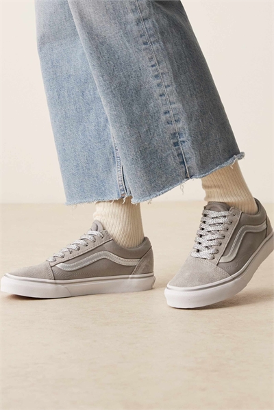 Кроссовки в стиле «олдскул» с металлическими элементами артикул 150174010