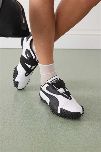 Показать кроссовки артикул 140113939