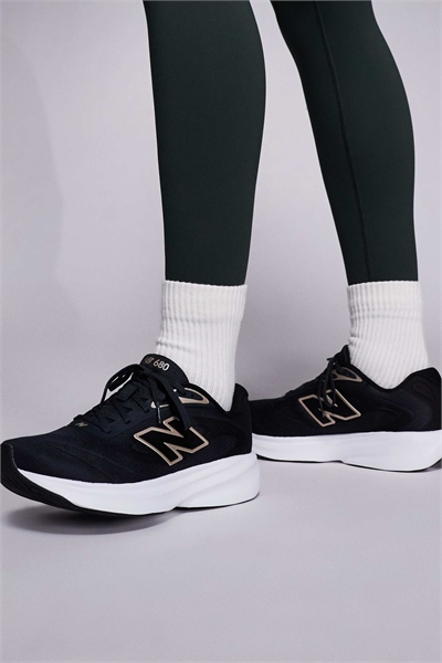 680 пар кроссовок для бега артикул 150234635