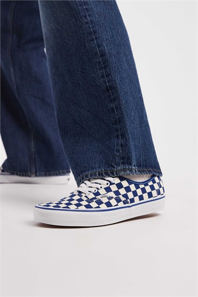 Оригинальные кроссовки артикул 153849222