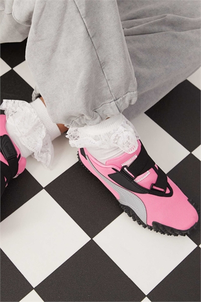 Показать кроссовки артикул 140113938