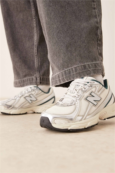 740 — кроссовки унисекс металлического цвета артикул 150236167