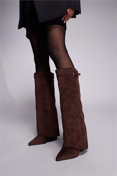 Ботинки Public Desire Kola с широким верхом, на танкетке и отворачиваемым голенищем, коричневого цвета, из искусственной замши артикул 147786490