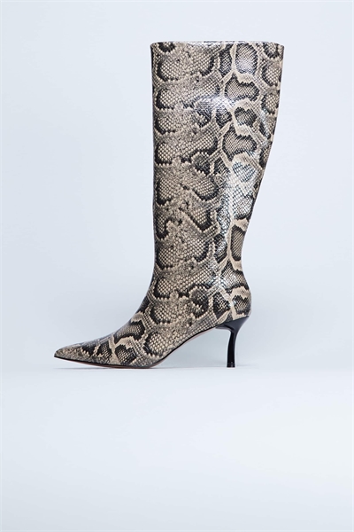 Ботинки Tori до колен с заостренным носком из кожи под змеиную артикул 148225521