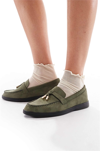 Лоферы с кисточками из искусственной замши оливкового цвета артикул 148292141