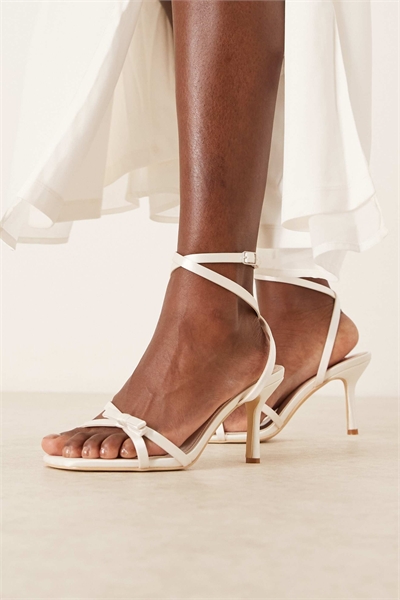 Свадебные босоножки на каблуке Honora с бантиками артикул 150075323