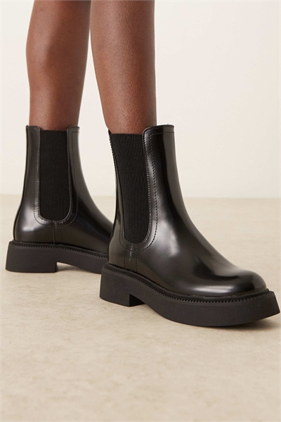 Черные ботинки-челси Andy с плоской подошвой и массивным силуэтом артикул 147469470