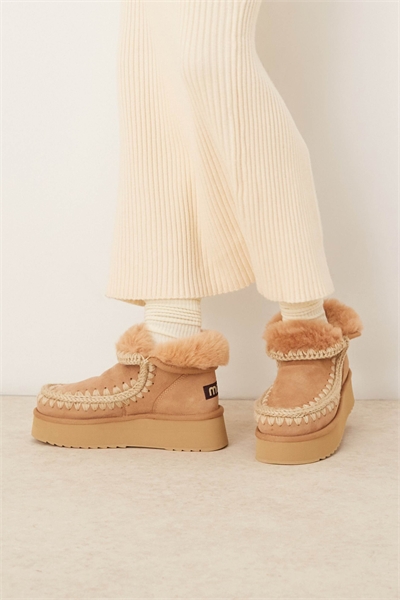 Мини-ботинки на платформе из замши цвета «саванна-песок» артикул 151523241