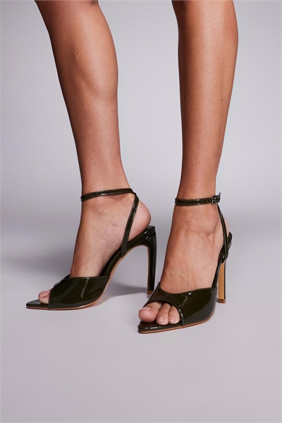 Снято на каблуках артикул 147785999