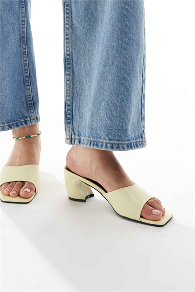 Мули Saanvi на блочном каблуке артикул 147199750