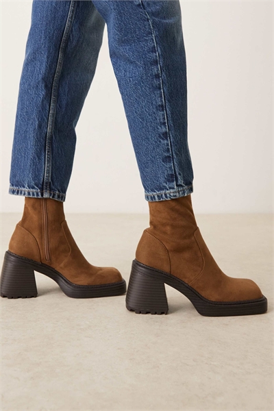 Ботинки Reign на платформе со средним каблуком и квадратным носком из замши цвета мокко артикул 147200485