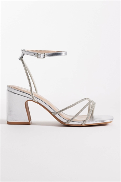 Легкие туфли Leal на низком каблуке серебристого цвета артикул 152707243