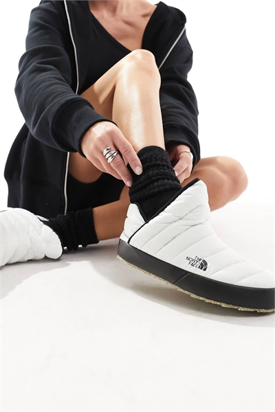 Ботинки для ходьбы Deanali Thermoball кремового и черного цветов артикул 132440182