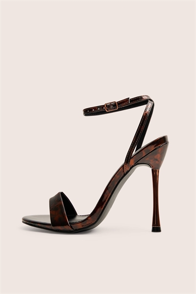 Туфли на шпильке с тоненькими ремешками от Soho артикул 154680464