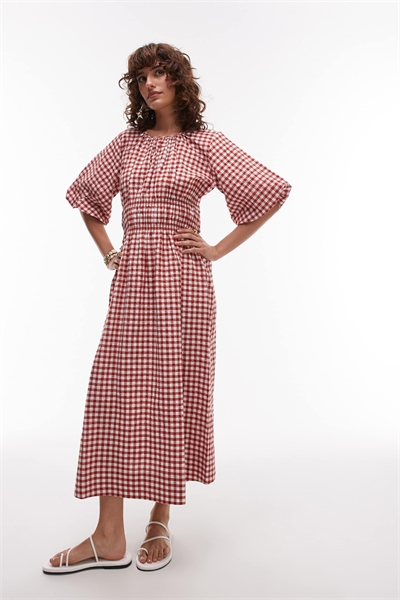 Платье средней длины с высоким содержанием хлопка, с сборками на лифе и рукавами-буфетками, в красно-белую клетку артикул 147258724